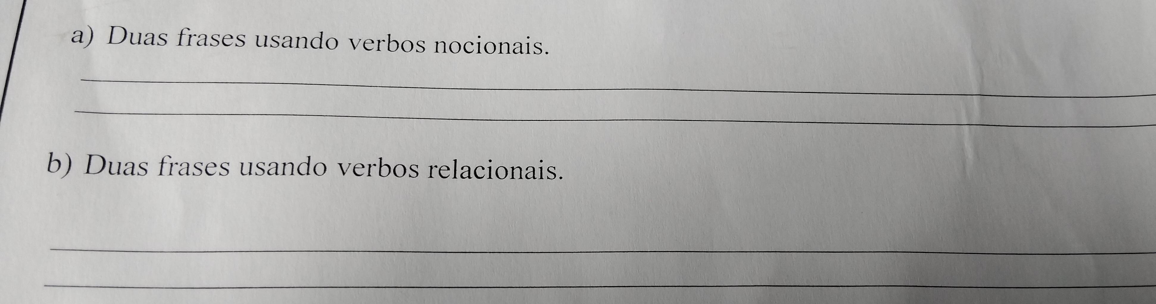 Duas frases usando verbos nocionais. 
_ 
_ 
b) Duas frases usando verbos relacionais. 
_ 
_