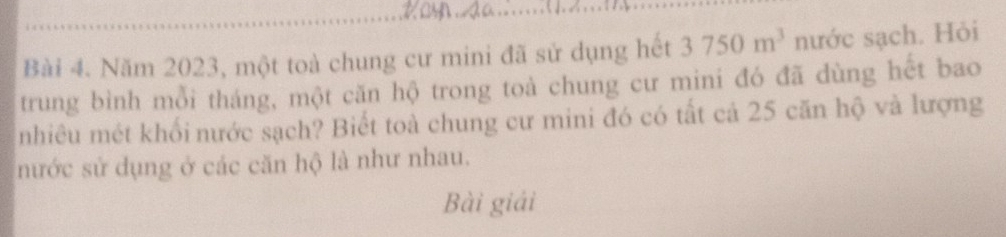 Năm 2023, một toà chung cư mini đã sử dụng hết 3750m^3 nước sạch. Hỏi 
trung bình mỗi tháng, một căn hộ trong toà chung cư mini đó đã dùng hết bao 
nhiêu mét khối nước sạch? Biết toà chung cư mini đó có tất cả 25 căn hộ và lượng 
nước sử dụng ở các căn hộ là như nhau. 
Bài giải