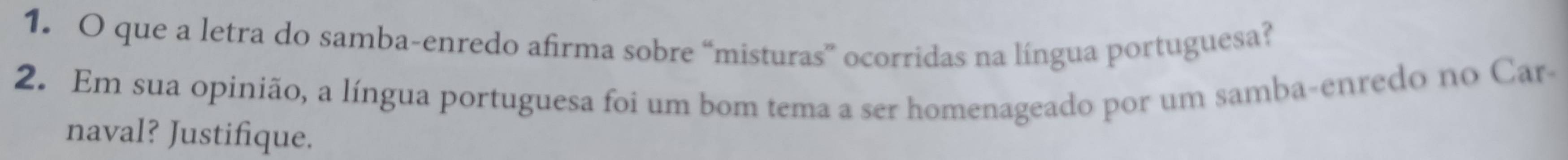 que a letra do samba-enredo afirma sobre “misturas” ocorridas na língua portuguesa? 
2. Em sua opinião, a língua portuguesa foi um bom tema a ser homenageado por um samba-enredo no Car- 
naval? Justifique.