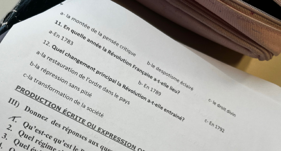 a-En 1783
En quelle année la Révolution Française a-t-elle li
- la montée de la pensée critiqe b-le despotisme éclair c- le droit divir
la restauration de l'ordre dans le pa
-la répression sans piti
Quel changement principal la Révolution a-t-elle entrai
b- En 1789
-la transformation de la sociét
RODUCTION ÉCRITE OU EXPRESSION
II) Donnez des réponses aux qu
c- En 1792
1. Qu’est-ce qu'est I.
2. Quel régime
3. Quel év