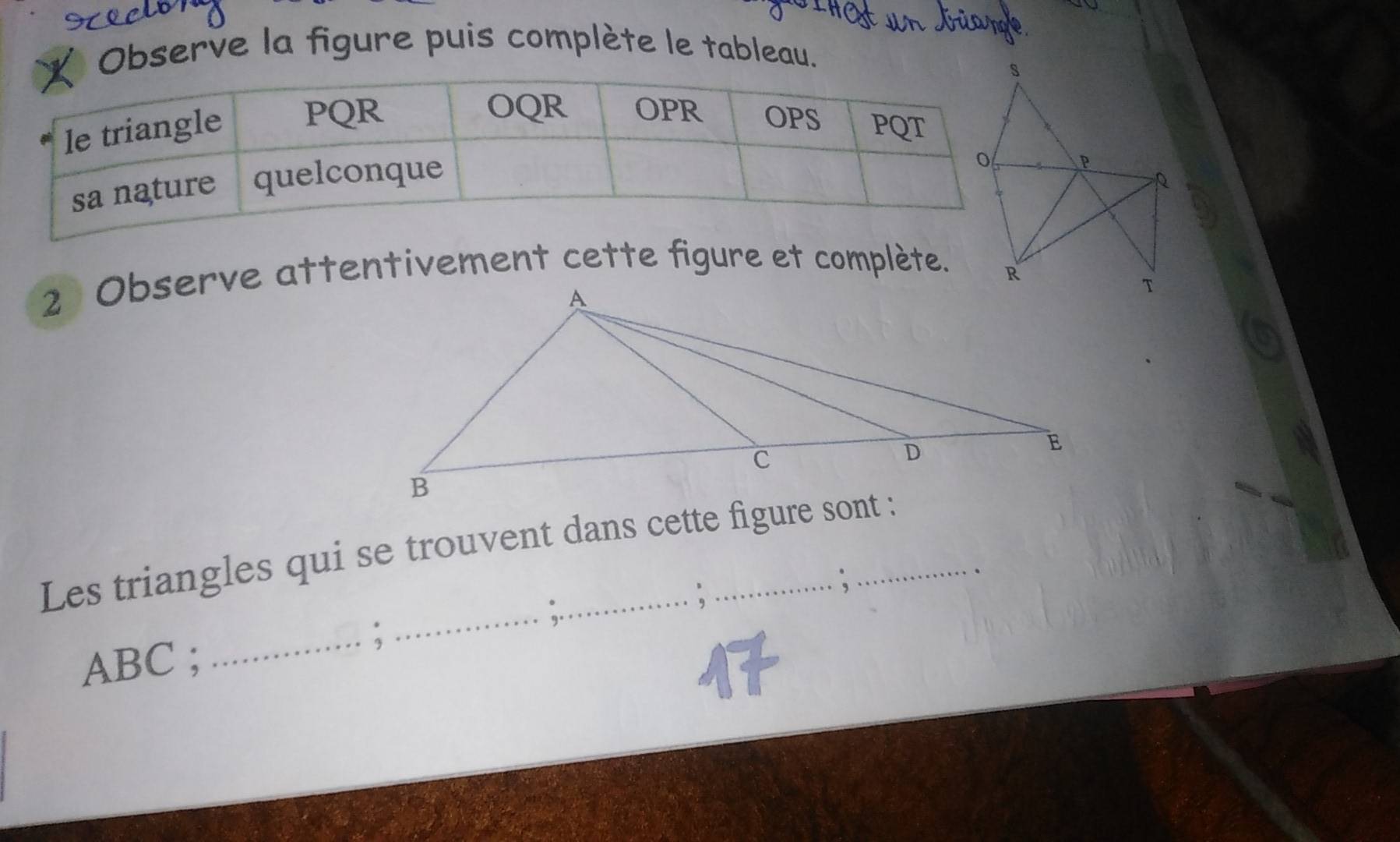 Observe la figure puis complète le tableau. 
Les triangles qui se trouvent dans cette figure sont : 
. 
,
ABC; 
_ 
_ 
AF