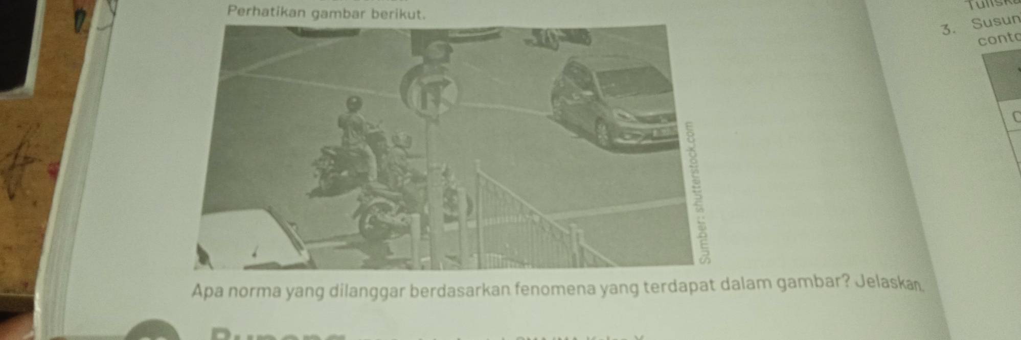 juis 
Perhatikan gambar berikut. 
3. Susun 
conto 
Apa norma yang dilanggar berdasarkan fenomena yang terdapat dalam gambar? Jelaska,