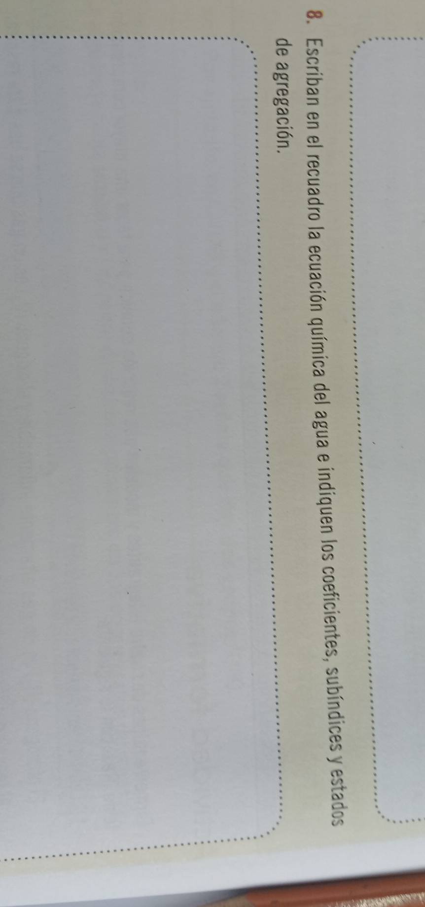 Escriban en el recuadro la ecuación química del agua e indiquen los coeficientes, subíndices y estados 
de agregación.