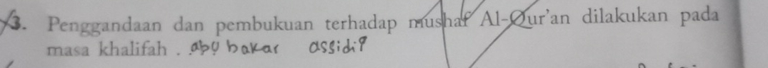 Penggandaan dan pembukuan terhadap mushaf Al-Øur'an dilakukan pada 
masa khalifah . .