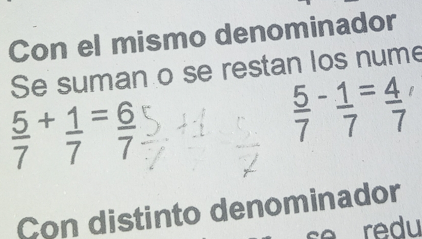 Con el mismo denominador 
Se suman o se restan los nume
 5/7 + 1/7 = 6/7 
 5/7 - 1/7 = 4/7 
Con distinto denominador 
A redu 
1