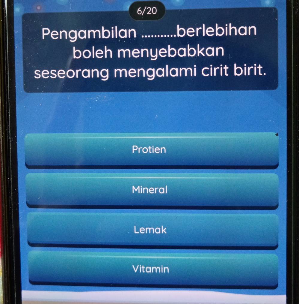 6/20
Pengambilan _ berlebihan
boleh menyebabkan
seseorang mengalami cirit birit.
Protien
Mineral
Lemak
Vitamin