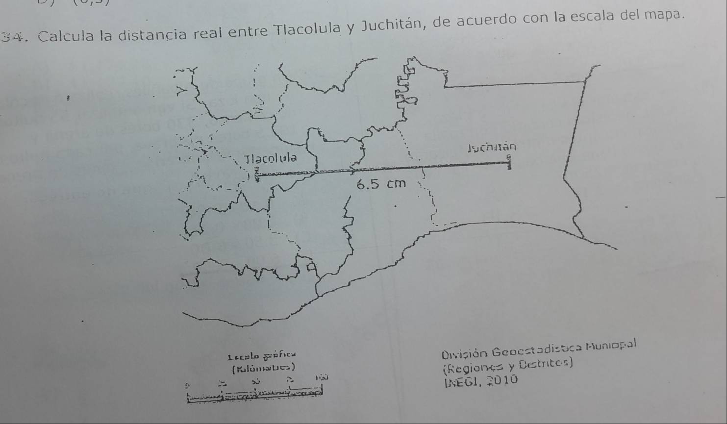 Calcula la distancia real entre Tlacolula y Juchitán, de acuerdo con la escala del mapa. 
Leculo grófica 
División Geoestadistica Muniopal 
(Klúnabe) 
(Regiones y Destrtes) 
INEGI, 2010