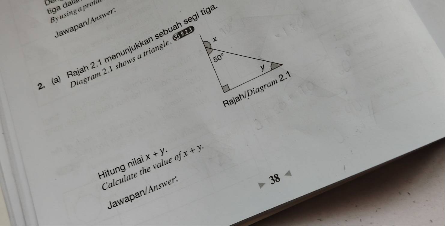 Der
tiga dala
By using a protd
Jawapan/Answer
(a) Rajah 2.1 menunjukkan sebuah segi tig
Diagram 2.1 shows a triangle. C
Hitung nilai x+y.
Calculate the value oj x+y.
Jawapan/Answer¹
38