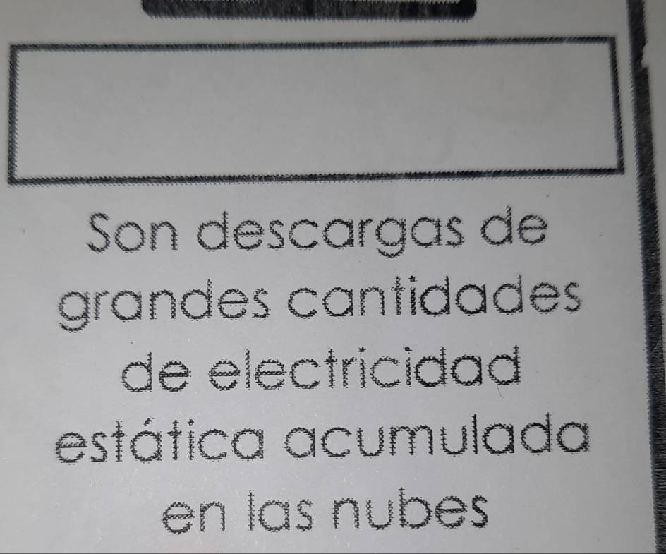 Son descargas de 
grandes cantidades 
de electricidad 
estática acumulada 
en las nubes