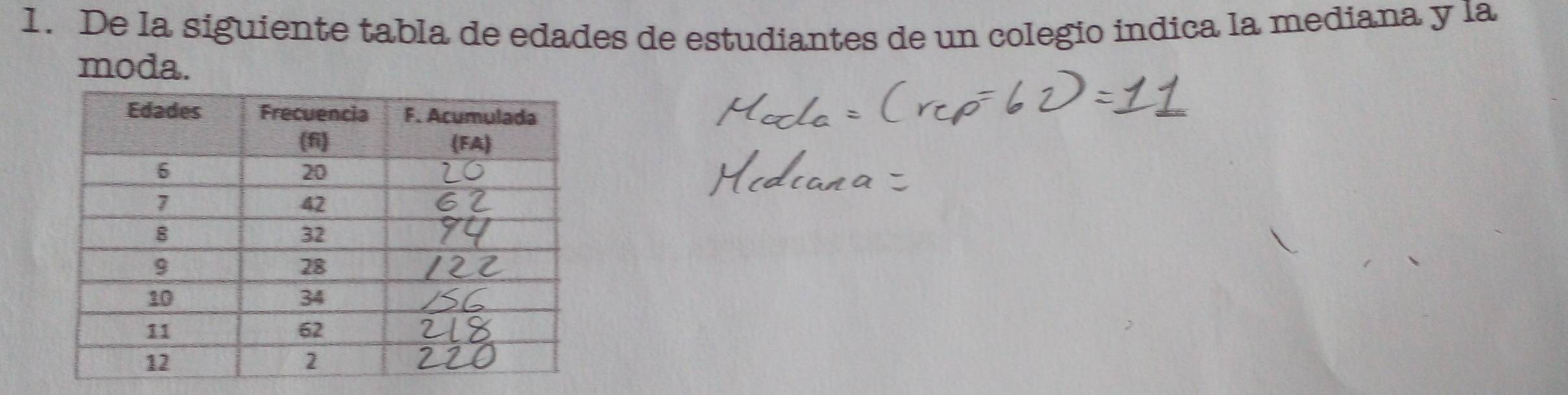 De la siguiente tabla de edades de estudiantes de un colegio indica la mediana y la 
moda.