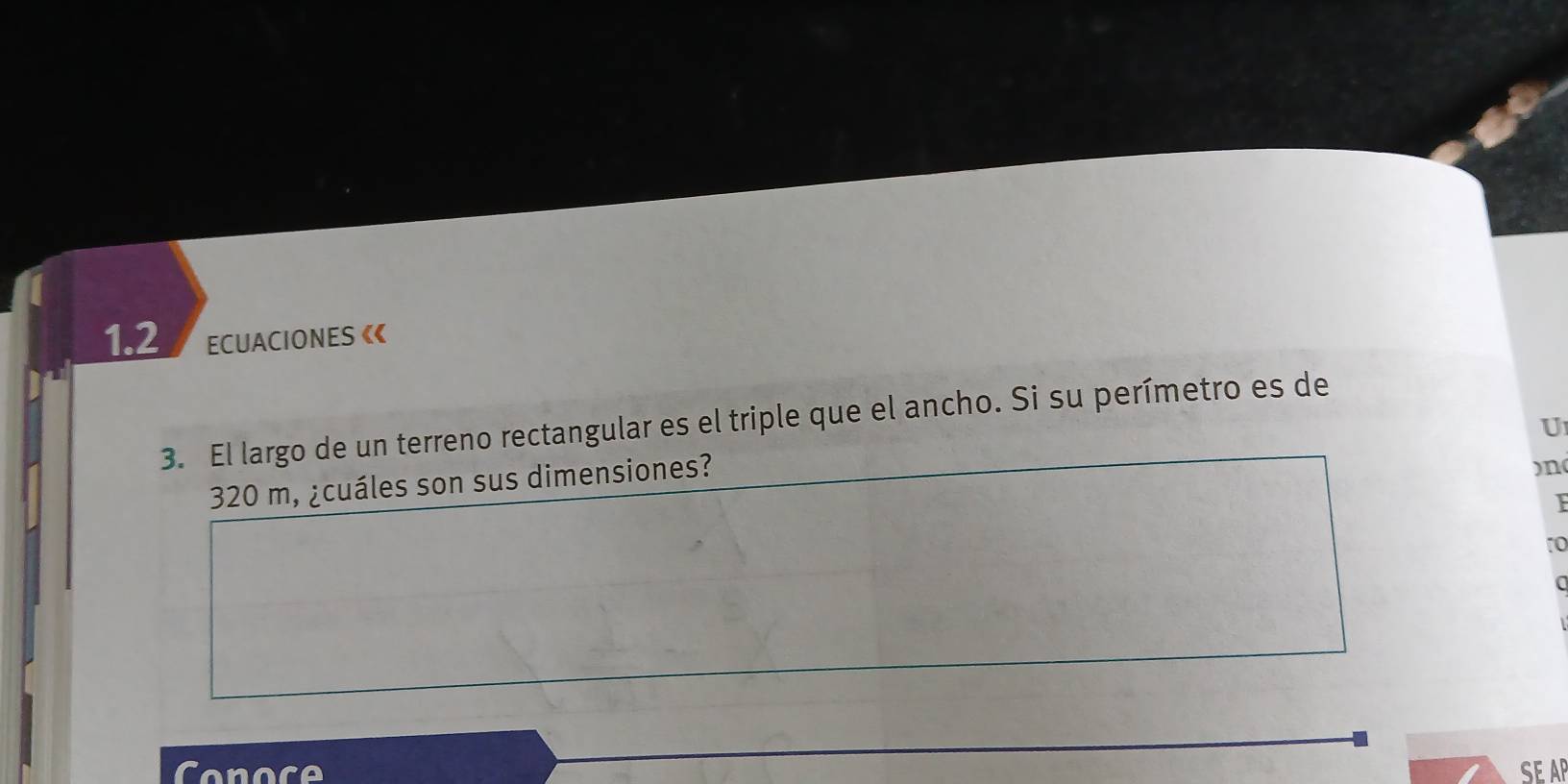 1.2 ECUACIONES «《 
3. El largo de un terreno rectangular es el triple que el ancho. Si su perímetro es de 
U
320 m, ¿cuáles son sus dimensiones? 
) n
10
onoce SEAP