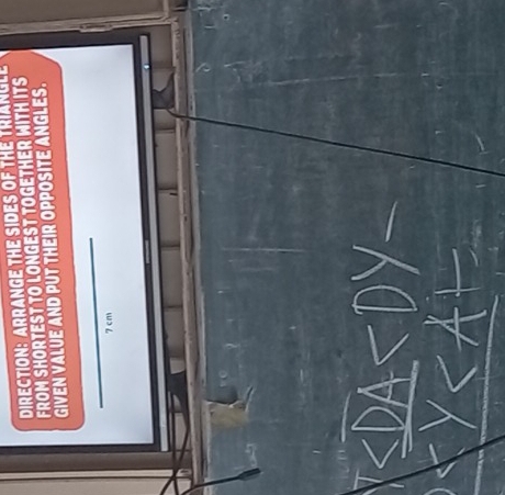 DIRECTION: ARRANGE THE SIDES OF THE TRIANGLE 
FROM SHORTEST TO LONGEST TOGETHER WITH ITS 
GIVEN VALUE AND PUT THEIR OPPOSITE ANGLES.
7cm
D