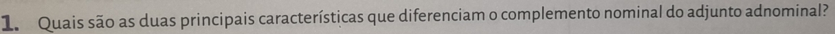 Quais são as duas principais características que diferenciam o complemento nominal do adjunto adnominal?