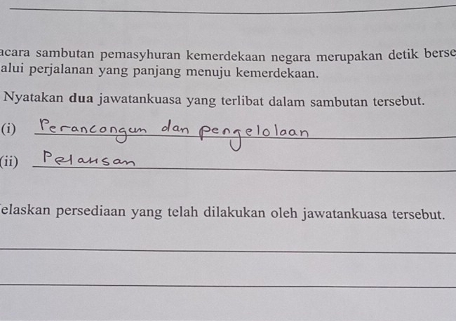 acara sambutan pemasyhuran kemerdekaan negara merupakan detik berse 
alui perjalanan yang panjang menuju kemerdekaan. 
Nyatakan dua jawatankuasa yang terlibat dalam sambutan tersebut. 
(i)_ 
(ii)_ 
elaskan persediaan yang telah dilakukan oleh jawatankuasa tersebut. 
_ 
_