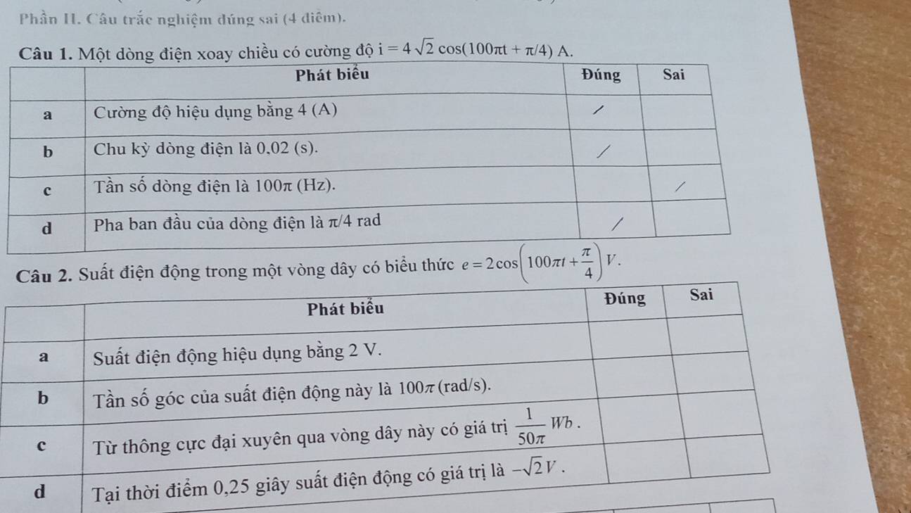 Phần H. Câu trắc nghiệm đúng sai (4 điệm).
ng điện xoay chiều có cường độ i=4sqrt(2)cos (100π t+π /4)A.
2. Suất điện động trong một vòng dây có biểu thức e=2cos (100π t+ π /4 )V.