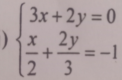 ) beginarrayl 3x+2y=0  x/2 + 2y/3 =-1endarray.