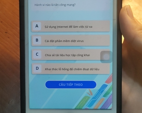 Hành vi nào là tấn công mạng?
A Sử dụng Internet để làm việc từ xa
B Cài đặt phần mềm diệt virus
C Chia sẻ tài liệu học tập công khai
D Khai thác lỗ hồng để chiếm đoạt dữ liệu
CÂU tIếP tHEO