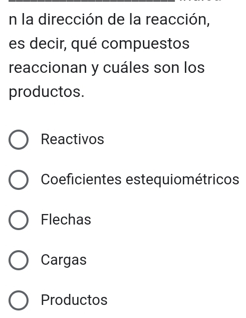 En la dirección de la reacción,
es decir, qué compuestos
reaccionan y cuáles son los
productos.
Reactivos
Coeficientes estequiométricos
Flechas
Cargas
Productos