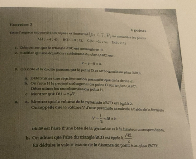 Résolu :Dans l'espace repporté à un repère orthonormé (0:vector i ...