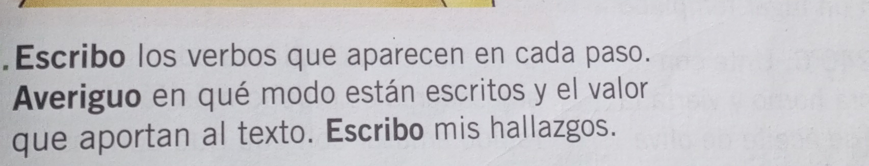 .Escribo los verbos que aparecen en cada paso. 
Averiguo en qué modo están escritos y el valor 
que aportan al texto. Escribo mis hallazgos.