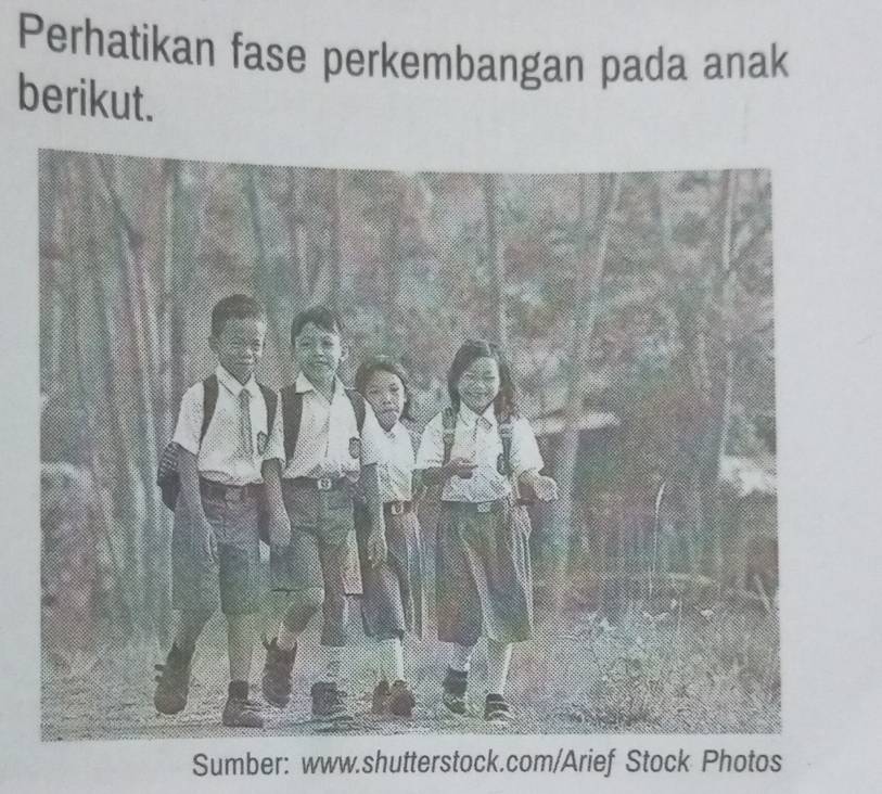 Perhatikan fase perkembangan pada anak 
berikut. 
Sumber: www.shutterstock.com/Arief Stock Photos