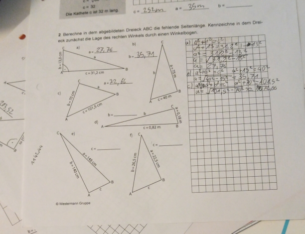 c=32
_ b=
a= _
Die Kathete c ist 32 m lang. c= _
2 Berechne in dem abgebildeten Dreieck ABC die fehlende Seitenlänge. Kennzeichne in dem Drei-
eck zunächst die Lage des rechten Winkels durch einen Winkelbogen.
a)
b= _
c) 
_
C= _
 
© Westermann Gruppe
b=bx+