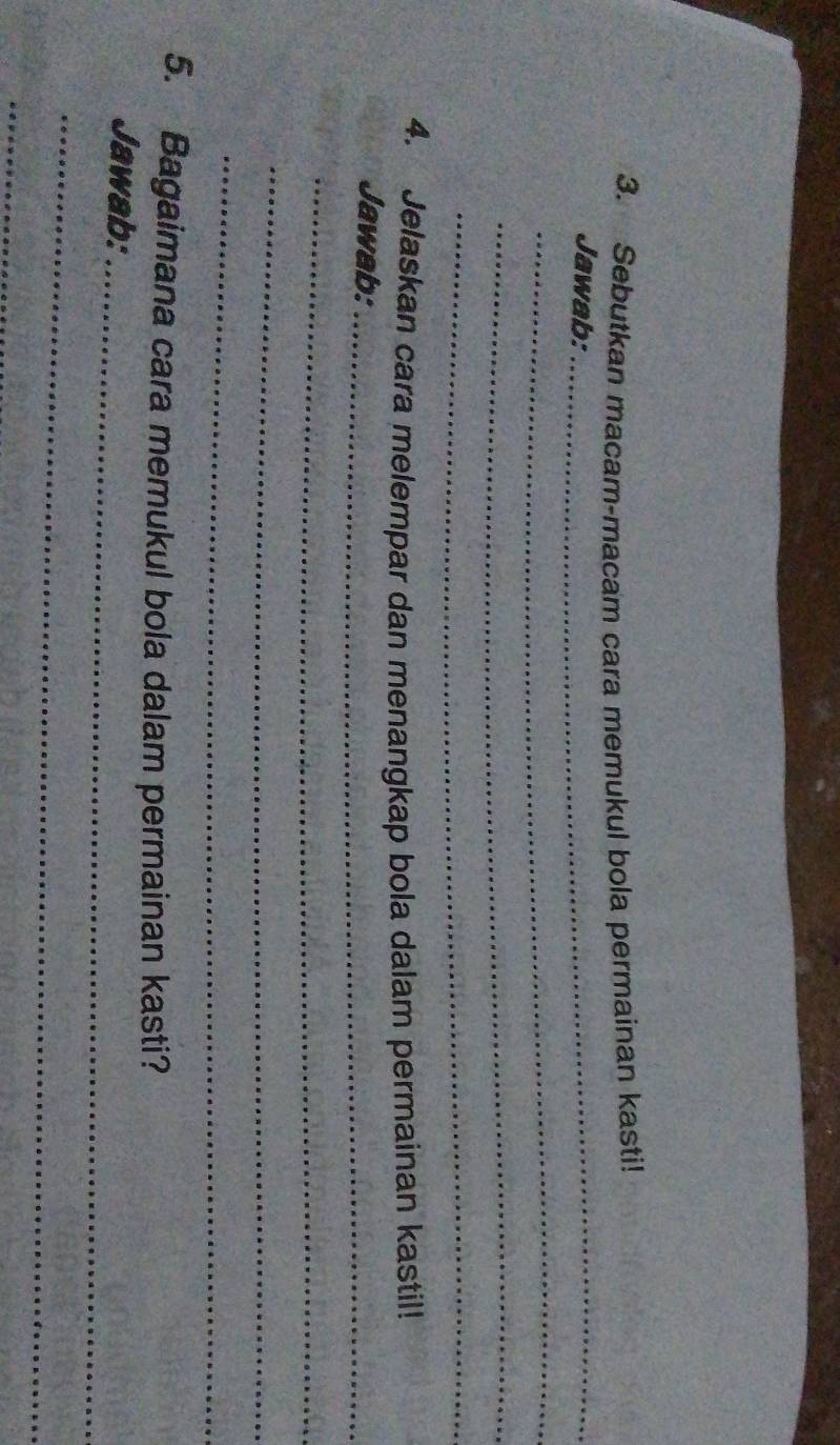 Sebutkan macam-macam cara memukul bola permainan kasti! 
Jawab:_ 
_ 
_ 
_ 
4. Jelaskan cara melempar dan menangkap bola dalam permainan kastil! 
Jawab:_ 
_ 
_ 
_ 
5. Bagaimana cara memukul bola dalam permainan kasti? 
Jawab:_ 
_ 
_