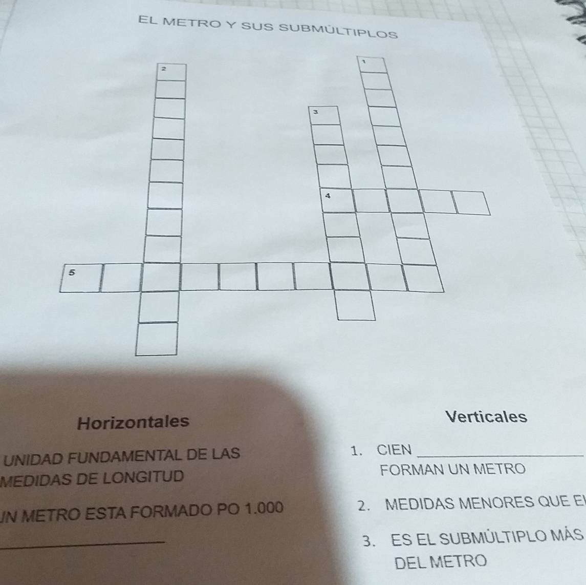 EL METRO Y SUS SUBMÚLTIPLOS 
Horizontales 
Verticales 
UNIDAD FUNDAMENTAL DE LAS 1. CIEN_ 
MEDIDAS DE LONGITUD 
FORMAN UN METRO 
IN METRO ESTA FORMADO PO 1.000 2. MEDIDAS MENORES QUE EI 
_ 
3. ES EL SUBMÚLTIPLO MÁS 
DELMETRO