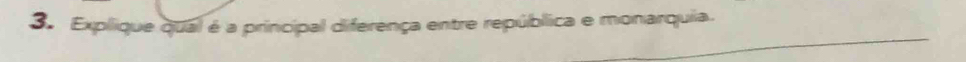 Explique qual é a principal diferença entre república e monarquia.