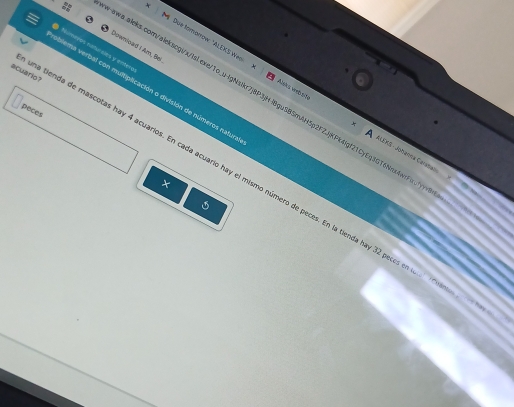 Downicad s Am, Bel 
Numeros natcáles y enttere 
Jue tomorrow. "ALEKS Wen Aska werb sne 
iblema verbal con multiplicación o división de números natur 
peces 
wa.aleks.com/alekscgi/x/lsL.exe/1o_u-IgNstkr7j8P3jH9guS85mAH5p2FZjKPk4Igf21CyEq3GT6Nn4wFofyyr8n 
P LLEXS · Jóbanea Caraban 
acuarip? tienda de mascotas hay 4 acuarios. En cada acuario hay el mismo número de peces. En la tienda hay 32 peces en l