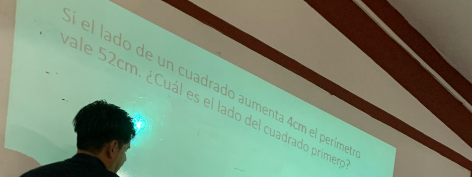 el lado de un cuadrado aumenta 4cm el períme 
ale 52cm. ¿Cuál es el lado del cuadrado primer