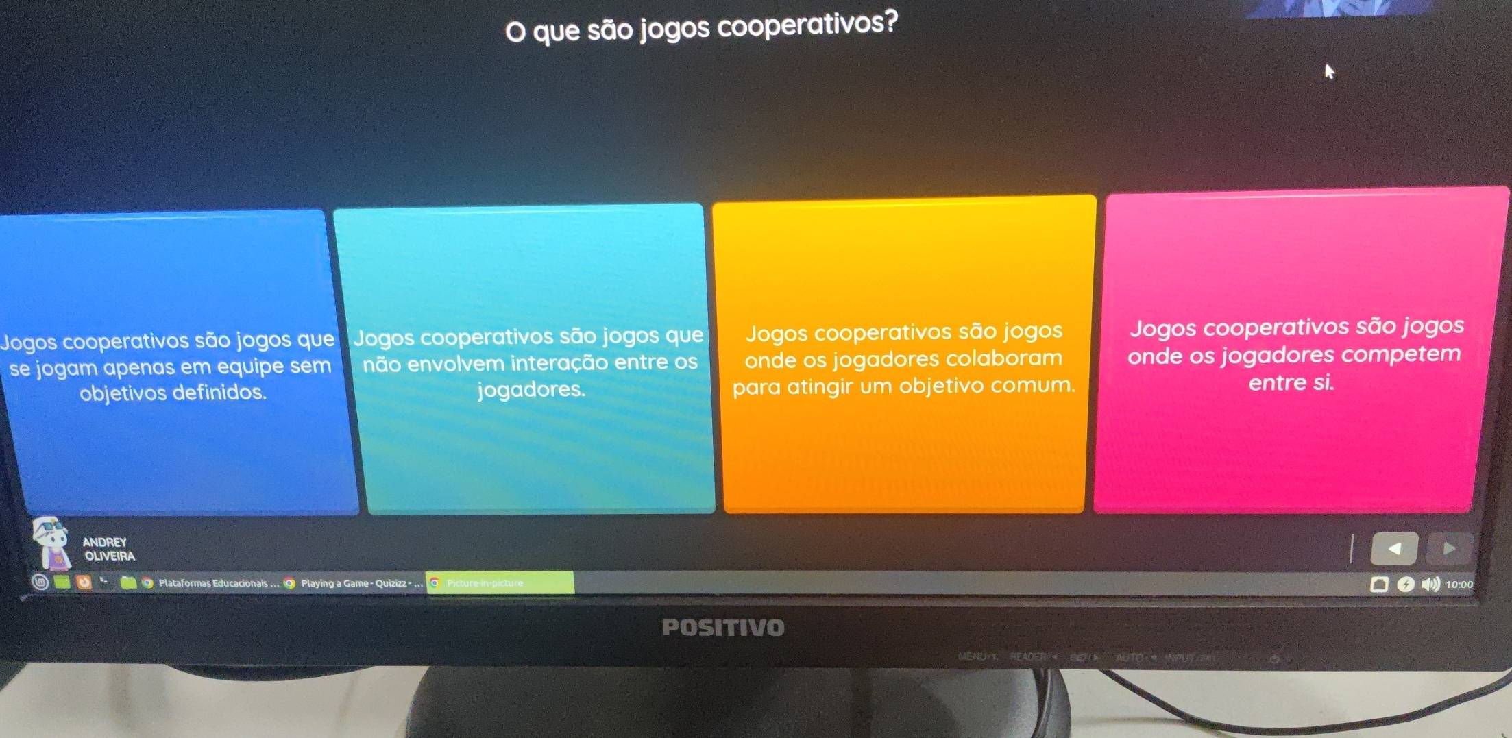 que são jogos cooperativos?
Jogos cooperativos são jogos que Jogos cooperativos são jogos que Jogos cooperativos são jogos Jogos cooperativos são jogos
se jogam apenas em equipe sem não envolvem interação entre os onde os jogadores colaboram onde os jogadores competem
objetivos definidos. jogadores. para atingir um objetivo comum. entre si.
ANDREY
OLIVEIRA
Plataformas Educacio
POSITIVO