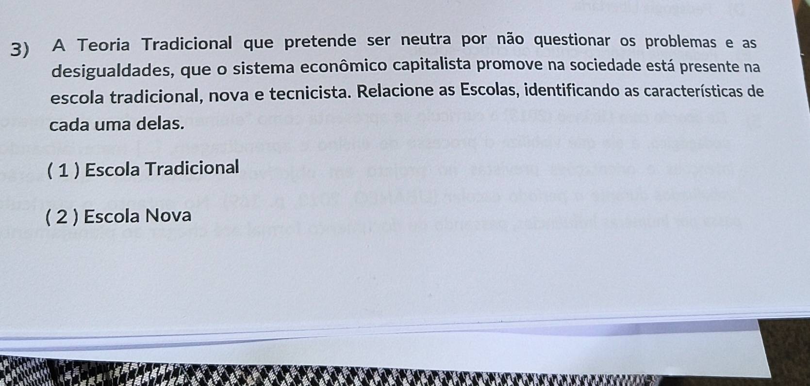 A Teoria Tradicional que pretende ser neutra por não questionar os problemas e as
desigualdades, que o sistema econômico capitalista promove na sociedade está presente na
escola tradicional, nova e tecnicista. Relacione as Escolas, identificando as características de
cada uma delas.
( 1 ) Escola Tradicional
( 2 ) Escola Nova