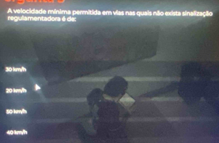 A velocidade mínima permitida em vias nas quais não exista sinalização
regulamentadora é de:
30 km/h
20 km/h
50 km/h
40 km/h