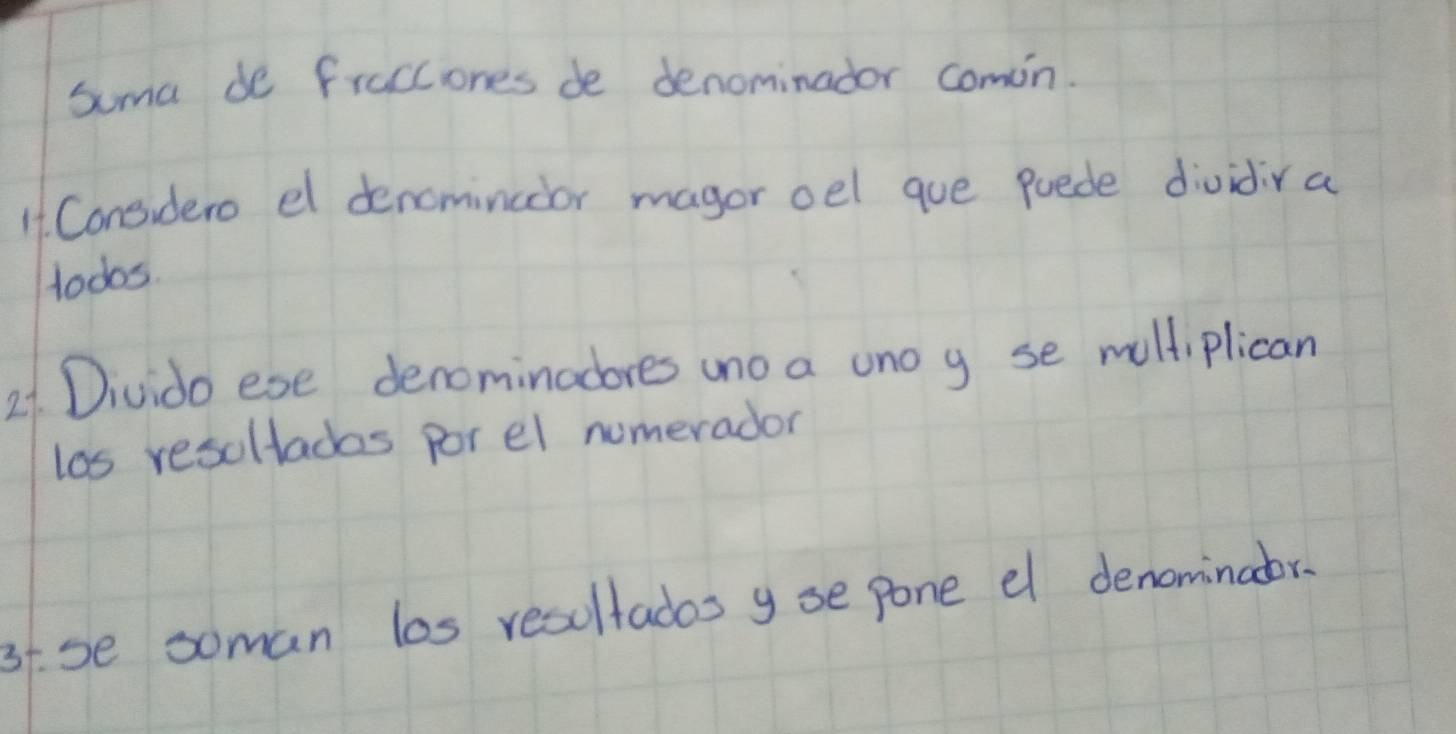 Suma de fracciones de denominador comon. 
11. Considero el denomincdor magor oel gue puede dividir a 
todos
21 Divido eve denominadores uno a uno y se miltiplican 
los resollades por el nomerador
3t. se soman los resultados y se pone el denominabor.