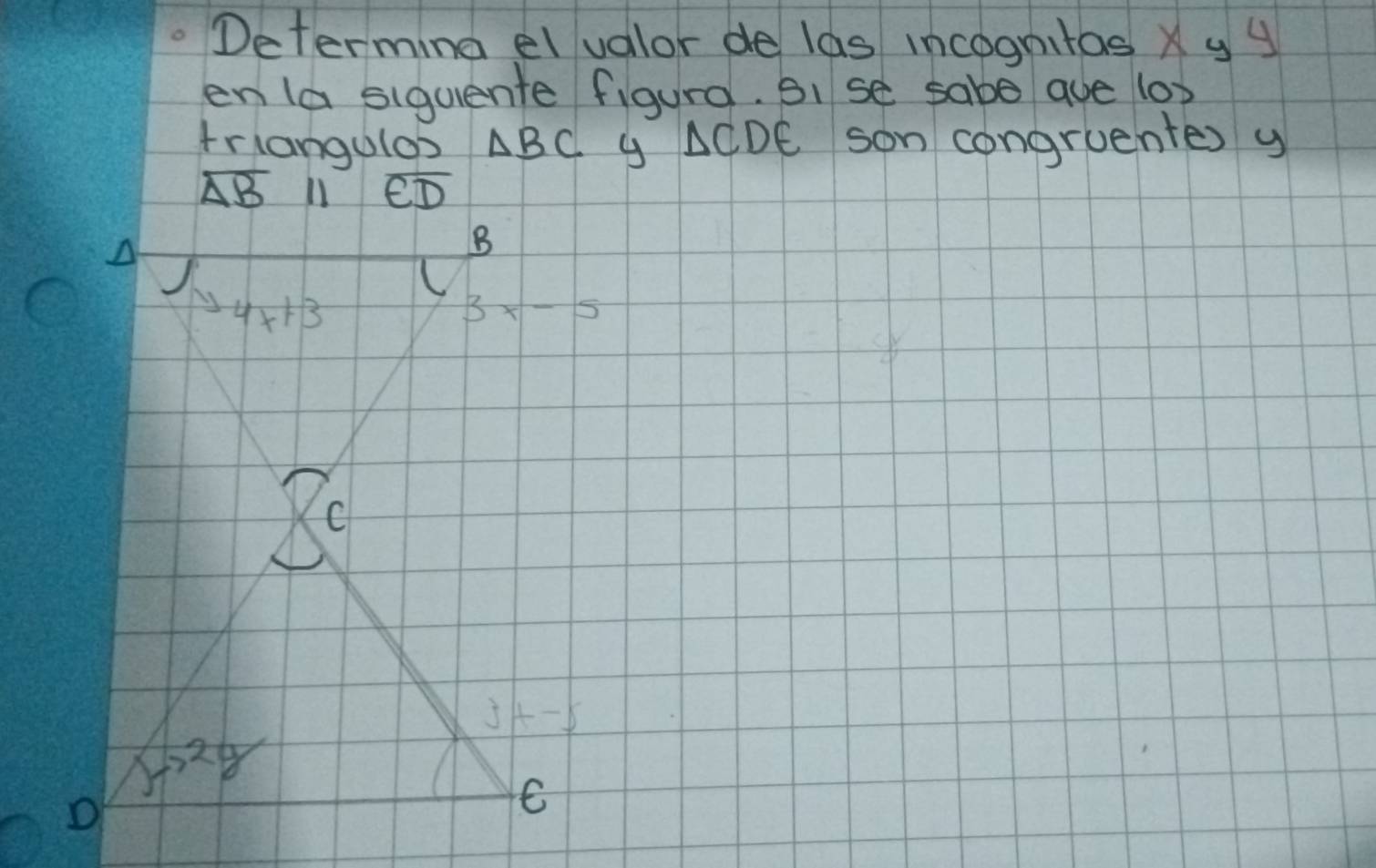 Determing el volor de las incognitas X y 4
enla siquente figurd. Si se sabe aue (o)
triangulos △ BC △ CDE son congruentes y