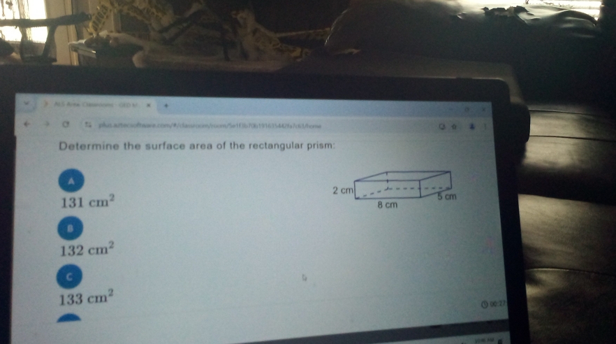 AlS Avea Cua
( M
plus.artecsoftware.com/@/classroom/room/5e1f3b706191635442fa7c61/home
Determine the surface area of the rectangular prism:
A
131cm^2
B
132cm^2
C
133cm^2
) 00:27