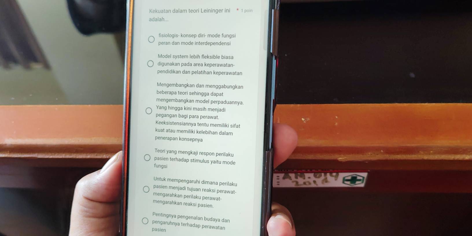 Kekuatan dalam teori Leininger ini * 1 poin
adalah...
fisiologis- konsep diri- mode fungsi
peran dan mode interdependensi
Model system lebih fleksible biasa
digunakan pada area keperawatan-
pendidikan dan pelatihan keperawatan
Mengembangkan dan menggabungkan
beberapa teori sehingga dapat
mengembangkan model perpaduannya.
Yang hingga kini masih menjadi
pegangan bagi para perawat.
Keeksistensiannya tentu memiliki sifat
kuat atau memiliki kelebihan dalam
penerapan konsepnya
Teori yang mengkaji respon perilaku
pasien terhadap stimulus yaitu mode
fungsi
Untuk mempengaruhi dimana perilaku
pasien menjadi tujuan reaksi perawat-
mengarahkan perilaku perawat-
mengarahkan reaksi pasien.
Pentingnya pengenalan budaya dan
pengaruhnya terhadap perawatan
pasien