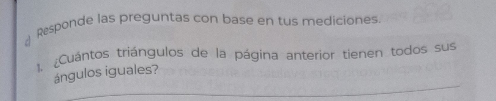 ₹ Responde las preguntas con base en tus mediciones. 
1. ¿Cuántos triángulos de la página anterior tienen todos sus 
_ 
ángulos iguales?