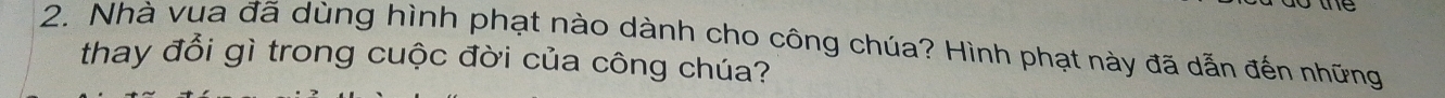 Nhà vua đã dùng hình phạt nào dành cho công chúa? Hình phạt này đã dẫn đến những 
thay đổi gì trong cuộc đời của công chúa?