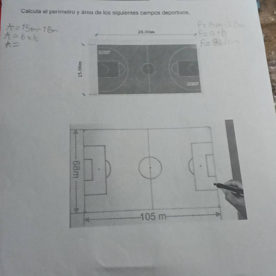 Calcula el perimetro y área de los siguientes campos deportivos.