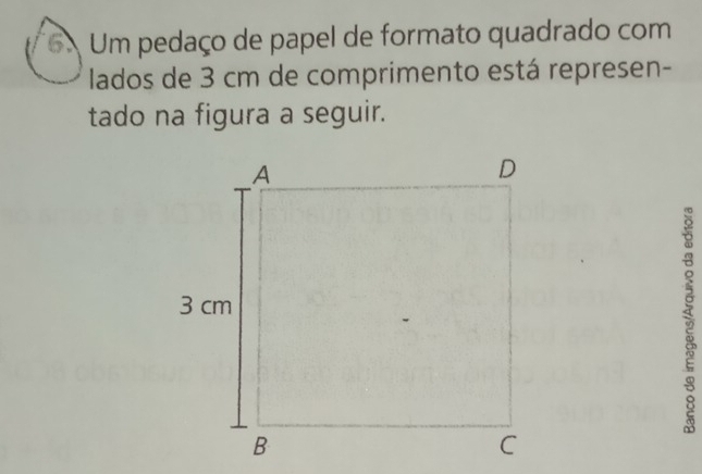 Um pedaço de papel de formato quadrado com 
lados de 3 cm de comprimento está represen- 
tado na figura a seguir.