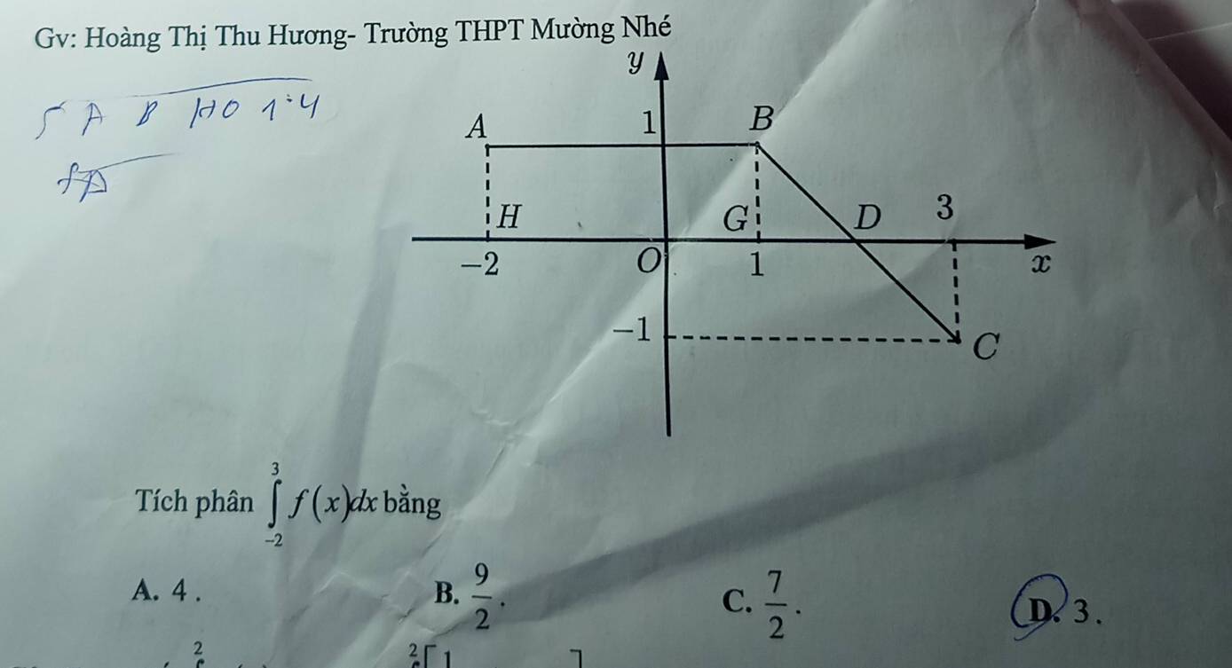 Tích phân ∈tlimits _(-2)^3f(x)dx bằng
A. 4. B.  9/2 .
C.  7/2 .
D. 3.
2
2 
1