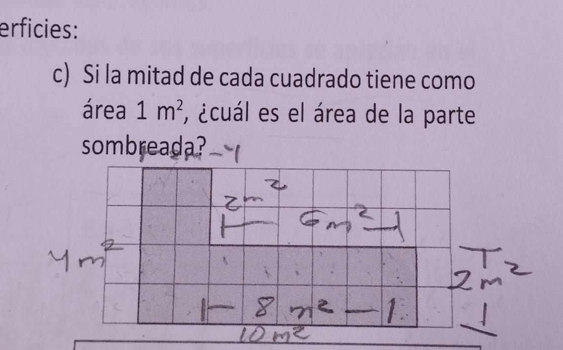 erficies: 
c) Si la mitad de cada cuadrado tiene como 
área 1m^2 , ¿cuál es el área de la parte 
sombreada?