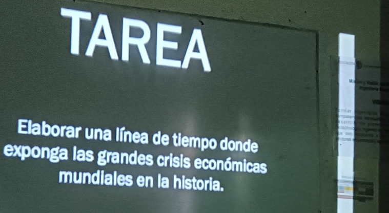 TAREA 
Elaborar una línea de tiempo donde 
exponga las grandes crisis económicas 
mundiales en la historia.