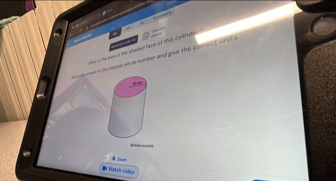 = = sermaths.uk/student/backage/cd 31 87 e c b 
1084 
Summary 
4 C 
4B 
Calculator 
Sparx Maths 
4A 
allowed 
Bookwork code: 4A 
What is the area of the shaded face of this cylinder? 
Give your answer to the nearest whole number and give the correct units 
Not drawn accurately 
Q Zoom 
■ Watch video