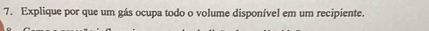 Explique por que um gás ocupa todo o volume disponível em um recipiente.