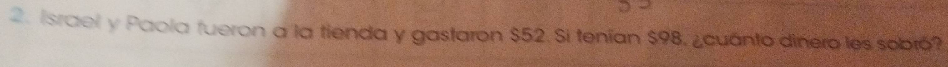Israel y Paola fueron a la tienda y gastaron $52. Si tenían $98, ¿cuánto dinero les sobró?