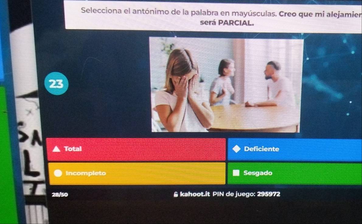 Selecciona el antónimo de la palabra en mayúsculas. Creo que mi alejamier
será PARCIAL.
23
Total Deficiente
Incompleto Sesgado
28/50 & kahoot.it PIN de juego: 295972