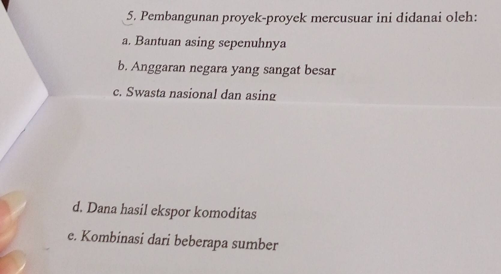 Pembangunan proyek-proyek mercusuar ini didanai oleh:
a. Bantuan asing sepenuhnya
b. Anggaran negara yang sangat besar
c. Swasta nasional dan asing
d. Dana hasil ekspor komoditas
e. Kombinasi dari beberapa sumber